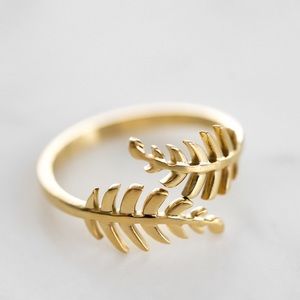 Kinsley Armelle Laurel Leaf Ring - Size 7